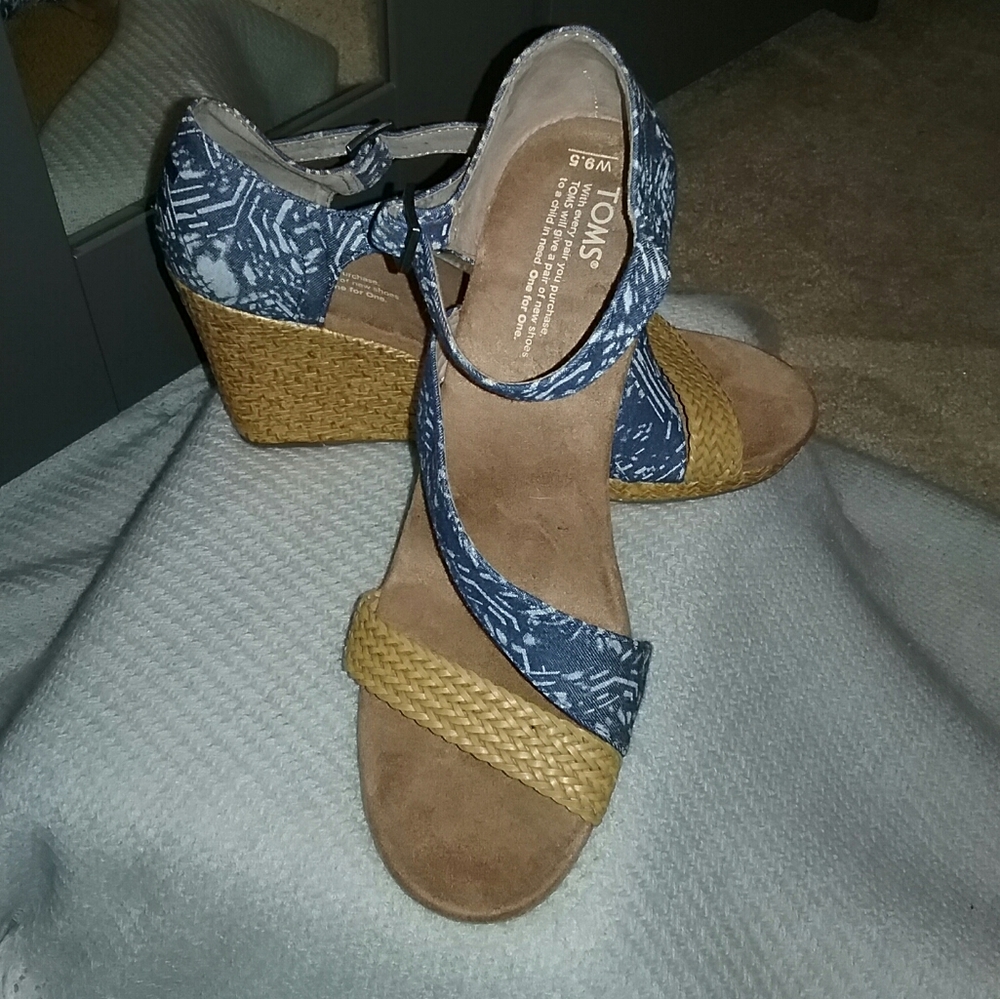 TOMS Blue Strappy Wedge Heels Like New